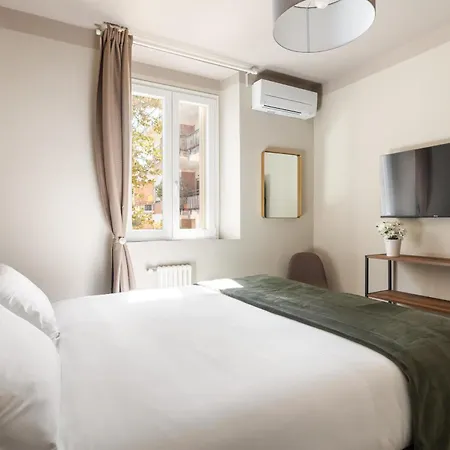Vatican Stunning 2 Bedroom Lägenhet *