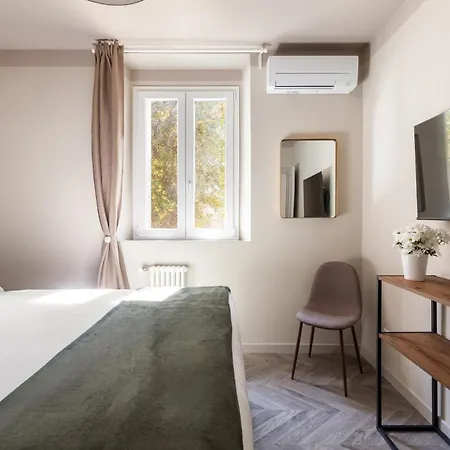 Vatican Stunning 2 Bedroom Apartment *
